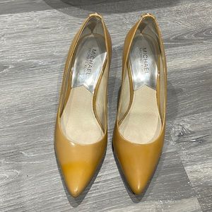 Michael Kors nude pumps